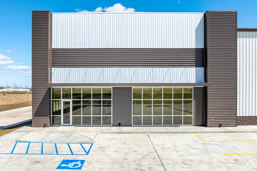 More Photos Of 2030 Rue Sucre, Suite 100, Luling Distribution For Lease