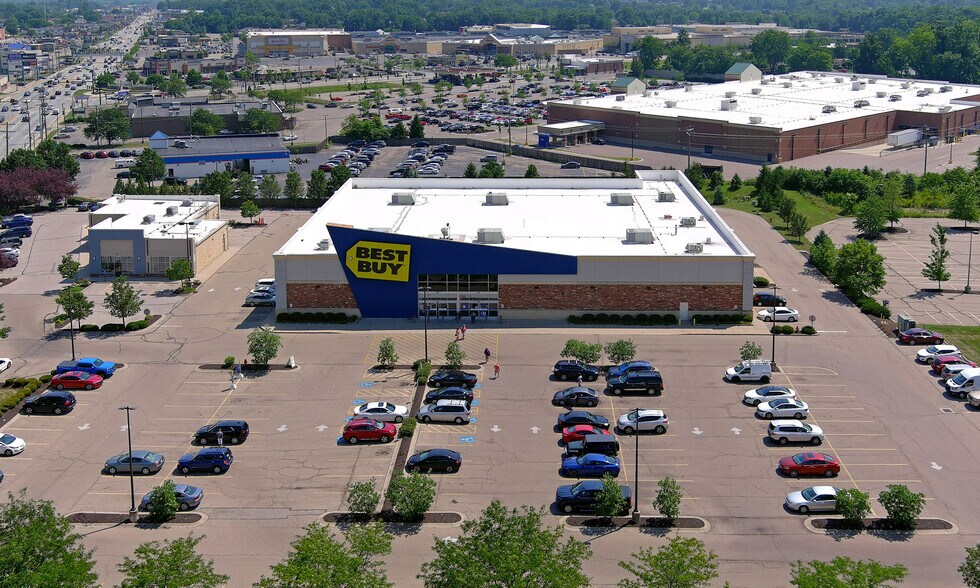 More Photos Of 9845 Colerain Ave, Cincinnati Freestanding For Sale