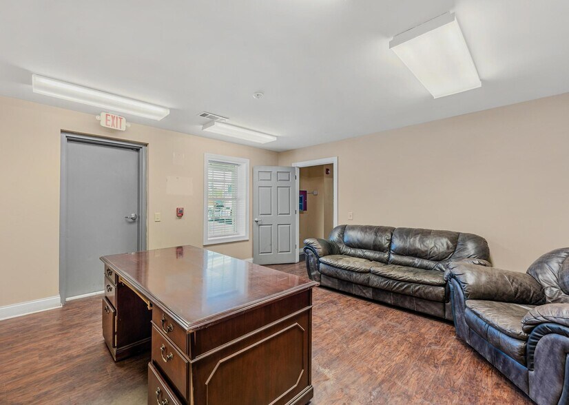 More Photos Of 1153 Bucksnort Rd, Jackson Distribution For Sale