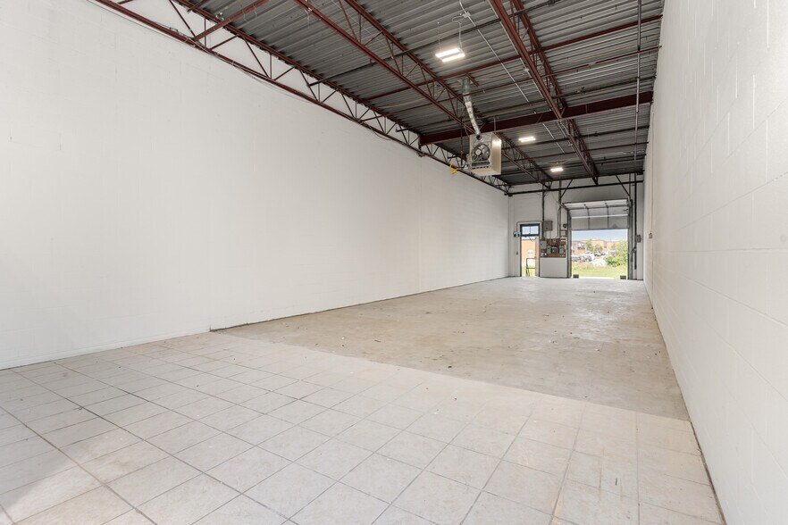 More Photos Of 330 Esna Park Dr, Markham Service For Sale