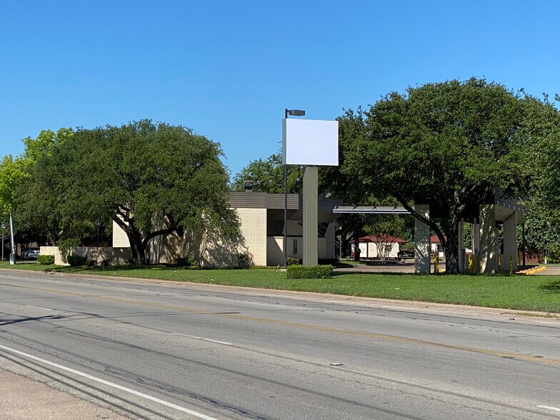 More Photos Of 4805 E Belknap St, Haltom City Bank For Sale