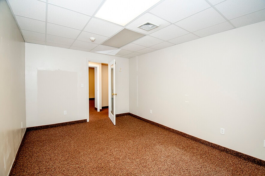 More Photos Of 4 Davis Ct, Brookline Loft Creative Space For Lease