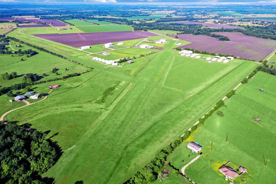 More Photos Of 4695 Gloster Ln, Sealy Airport For Sale