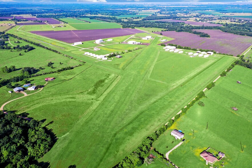 More Photos Of 4695 Gloster Ln, Sealy Airport For Sale