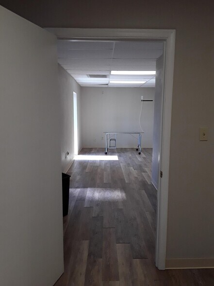 More Photos Of 850 W 40th St, Norfolk Service For Lease