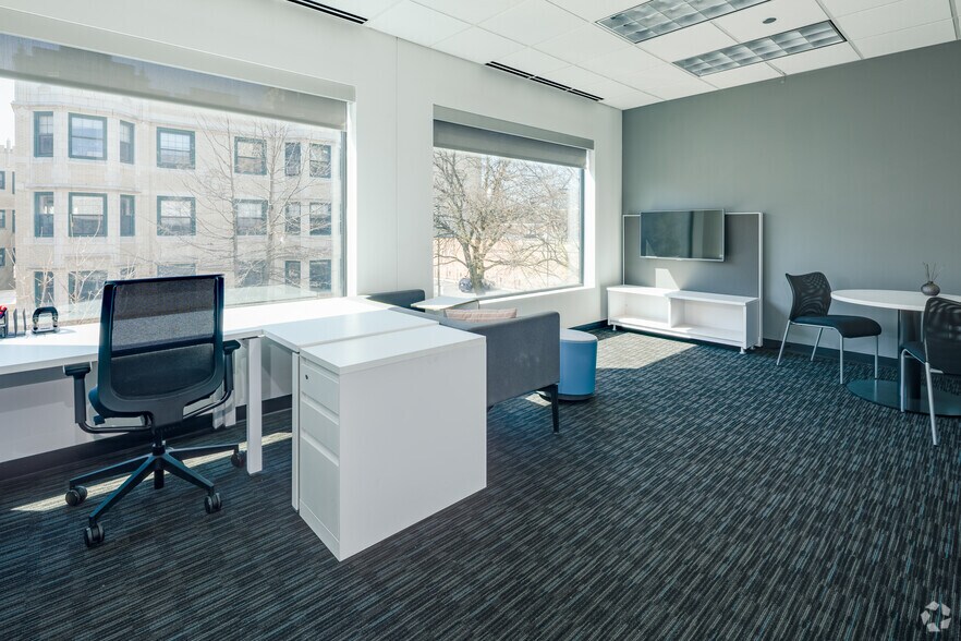 Photo of Unkwn Floor Ste Open-Plan for +10