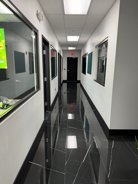 More Photos Of 3255 Meridian Pky, Weston Refrigeration Cold Storage For Lease