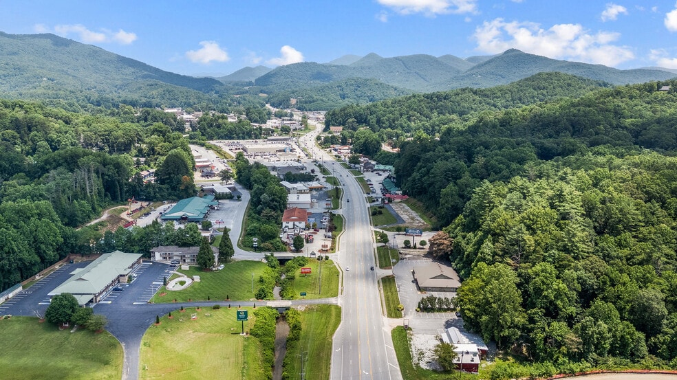 More Photos Of 851 Highway 441 S, Clayton Freestanding For Sale