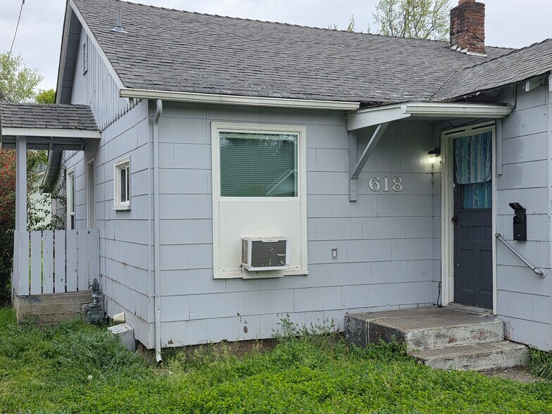 More Photos Of 618 SE M St, Grants Pass Multifamily For Sale