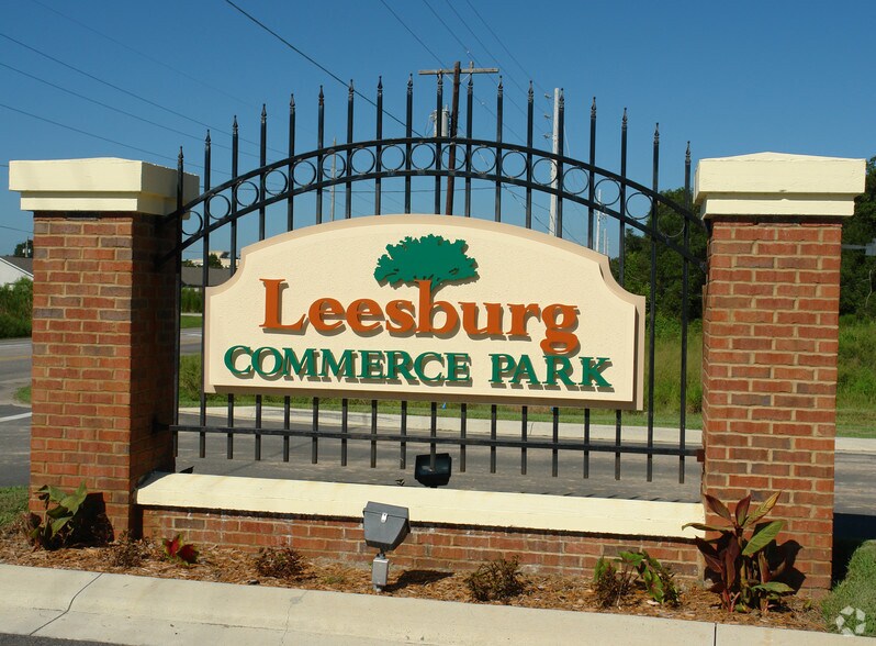 More Photos Of 124-146 Park Center St, Leesburg Light Manufacturing For Lease