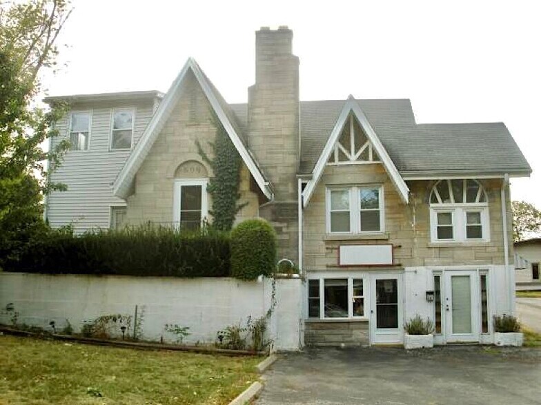 More Photos Of 809 N Walnut St, Bloomington Apartments For Sale