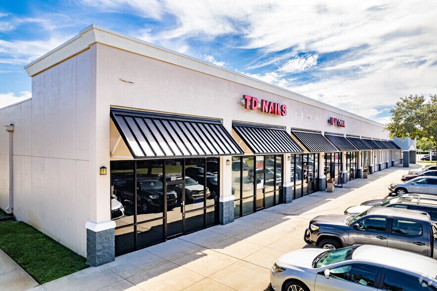 More Photos Of 7501-7649 W Colonial Dr, Orlando Unknown For Lease