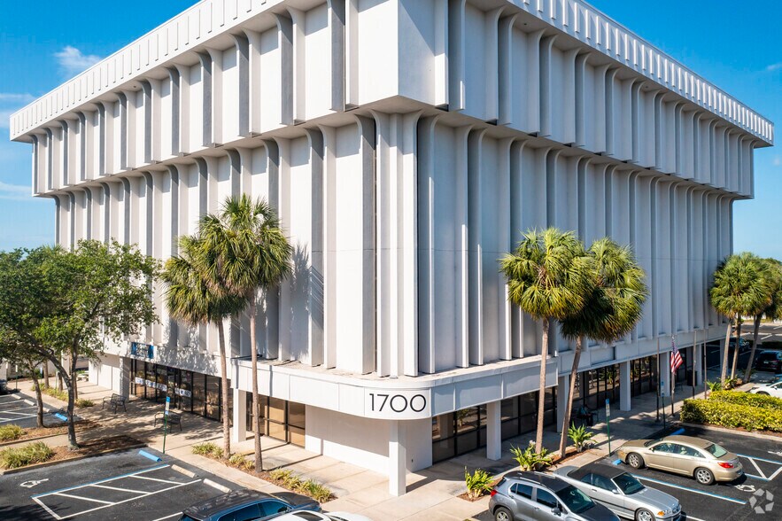 More Photos Of 1700 66th St N, Saint Petersburg Office For Lease