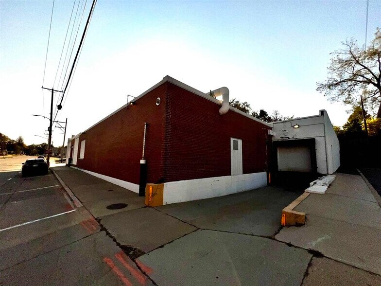 More Photos Of 1720 12th St, Monroe Distribution For Lease