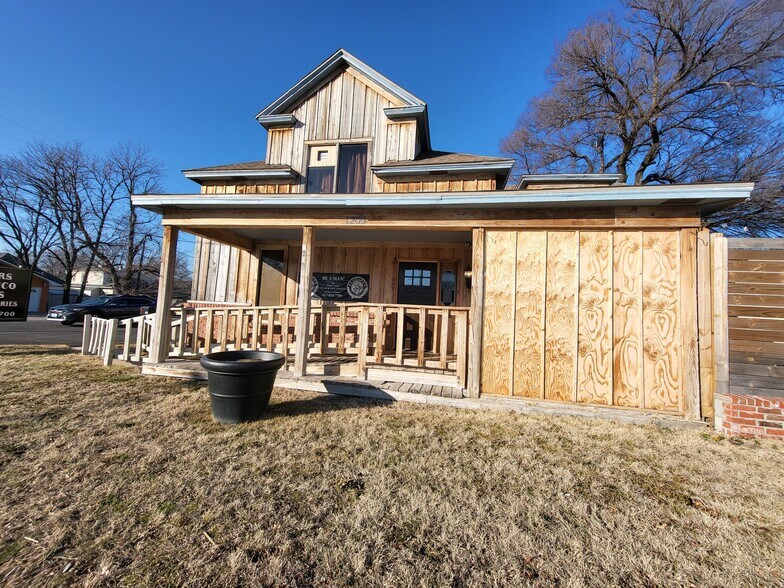 More Photos Of 1209 W 7th St, Joplin Office For Sale