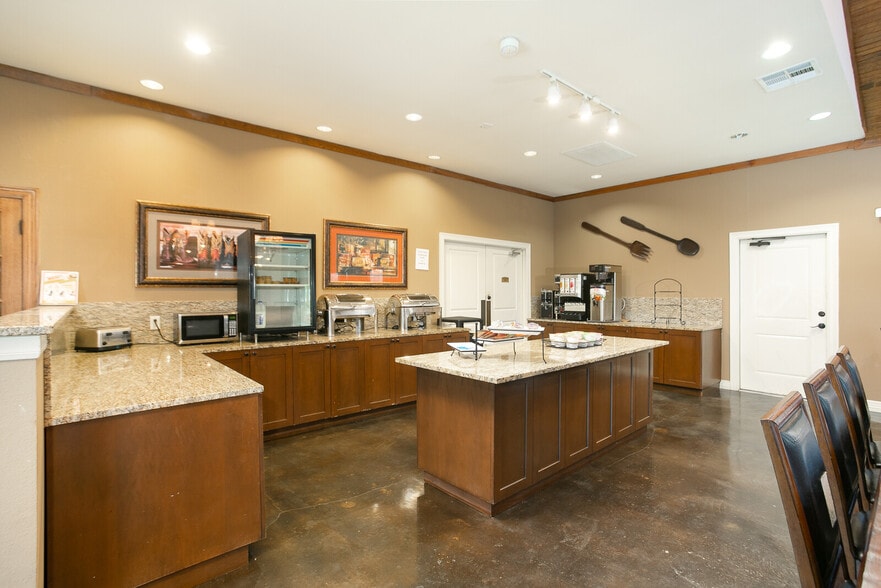 More Photos Of 301 W State Highway 72, Kenedy Hotel For Sale