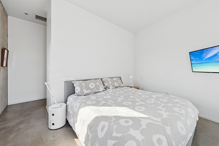 More Photos Of 2058 W Grand Ave, Chicago Loft Creative Space For Sale