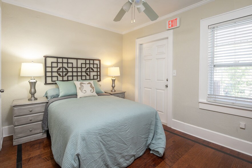More Photos Of 2515 1st Ave N, Saint Petersburg Office Residential For Sale