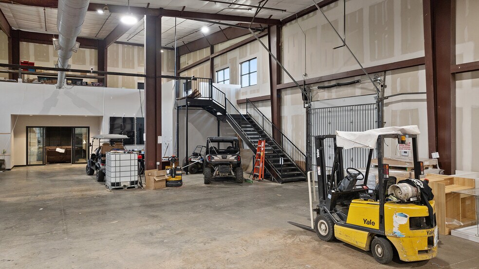 More Photos Of 174 W Stave Mill Rd, Rogers Self Storage For Lease