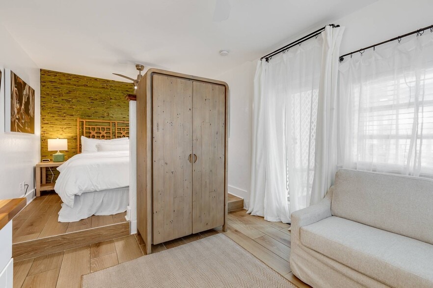 More Photos Of 1117 Duval St, Key West Hospitality For Sale