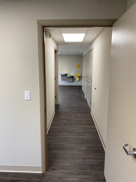 More Photos Of 8950 66th Ct N, Pinellas Park Warehouse For Lease