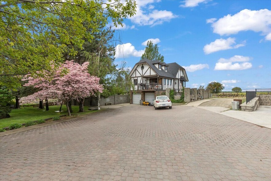 More Photos Of 500 S Bonair Rd, Zillah Winery Vineyard For Sale