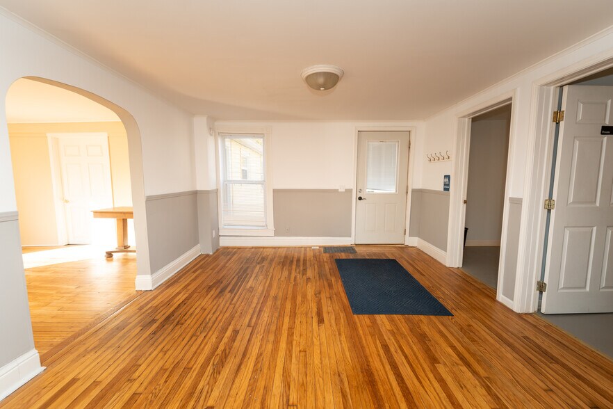 More Photos Of 218 S Washington St, Mt Pleasant Office For Sale