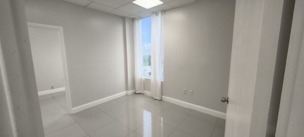 More Photos Of 12550 Biscayne Blvd, North Miami Medical For Lease