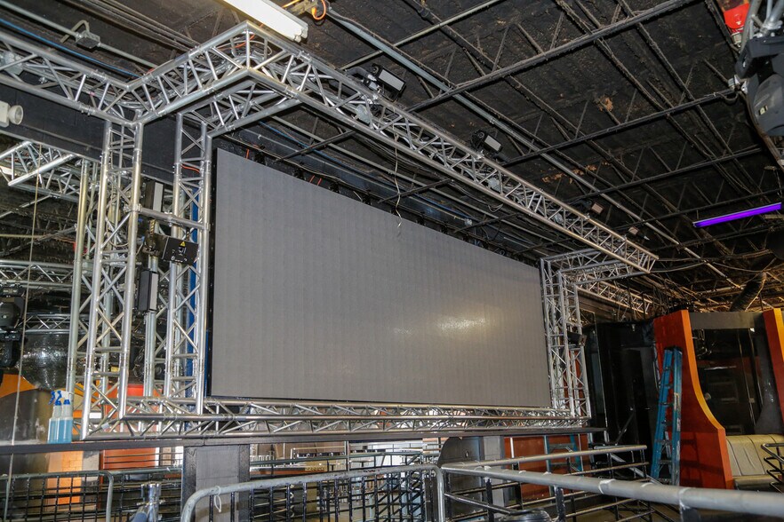 More Photos Of 1928 Buddy Holly Ave, Lubbock Bar For Sale