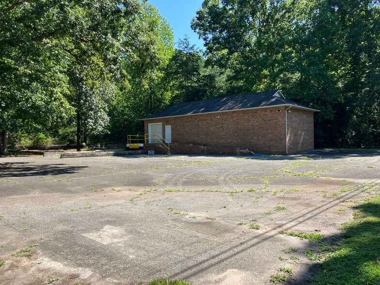 More Photos Of 151 Lee St, Forest City Light Distribution For Lease