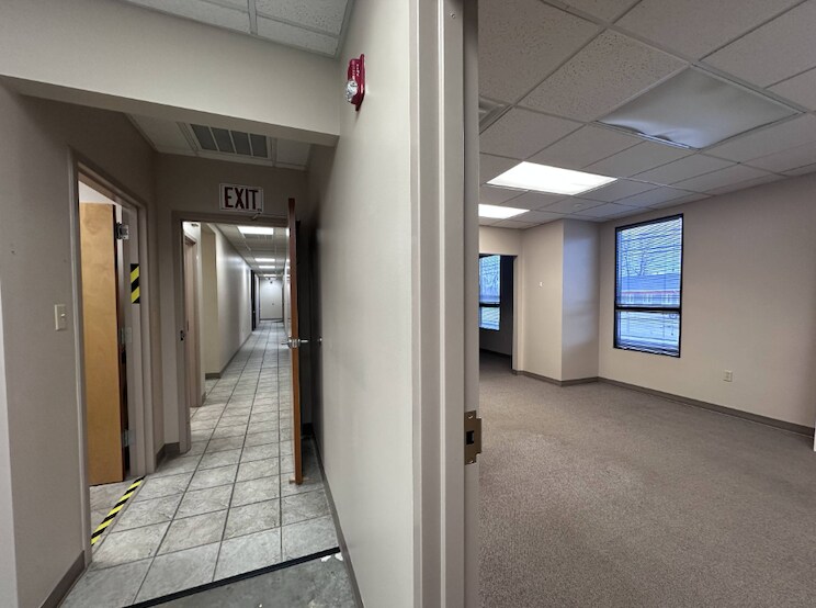 More Photos Of 2400 S Main St, Corbin Flex For Sale