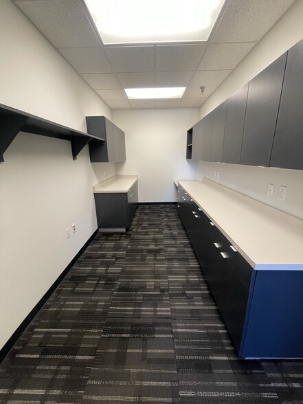 More Photos Of 2700 Farmington Ave, Farmington Office For Sale