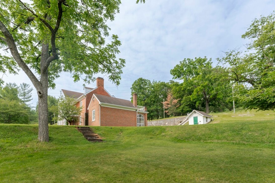 More Photos Of 610 New Hope Rd, Staunton Specialty For Sale