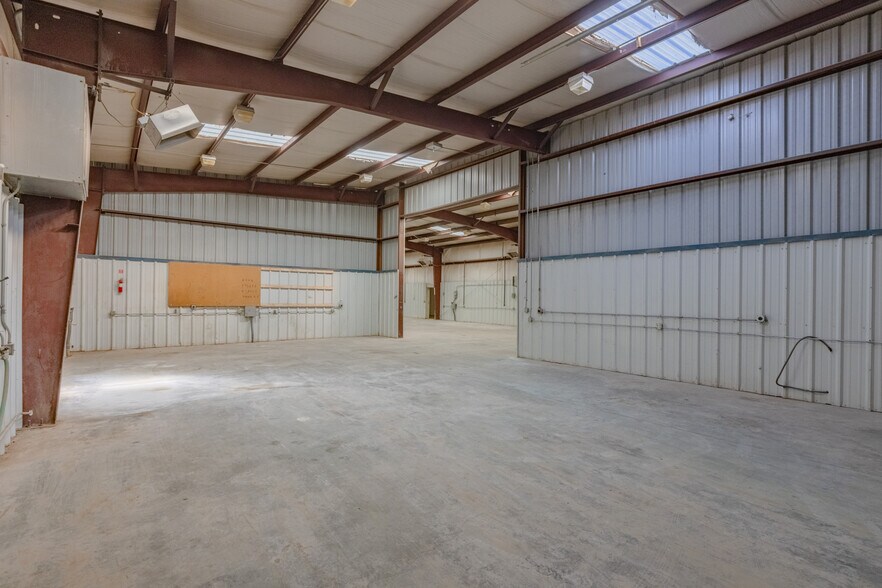 More Photos Of 9604 W County Road 152, Midland Warehouse For Lease