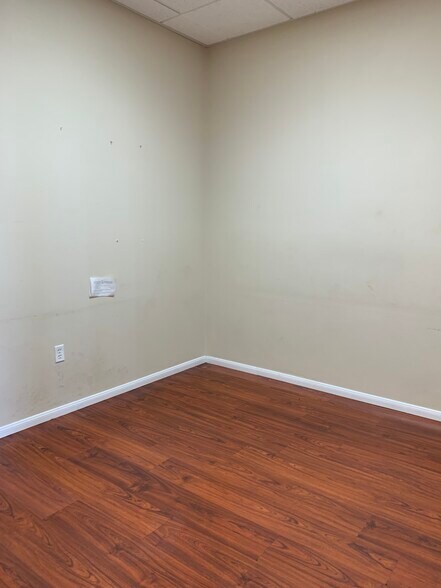 More Photos Of 1371 W Warm Springs Rd, Henderson Unknown For Lease