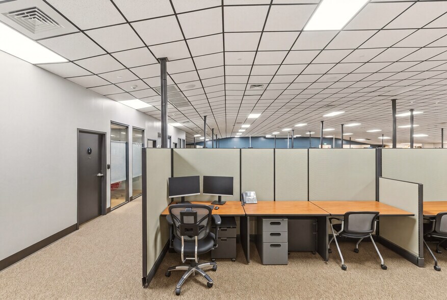 More Photos Of 1506 US-281, Johnson City Office For Sale