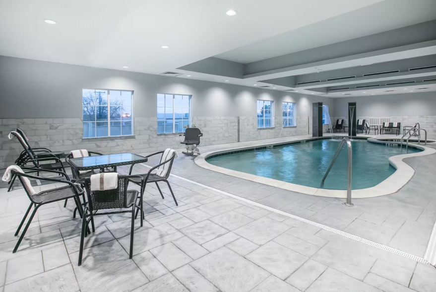 More Photos Of 431 Airport Fwy, Euless Hospitality For Sale