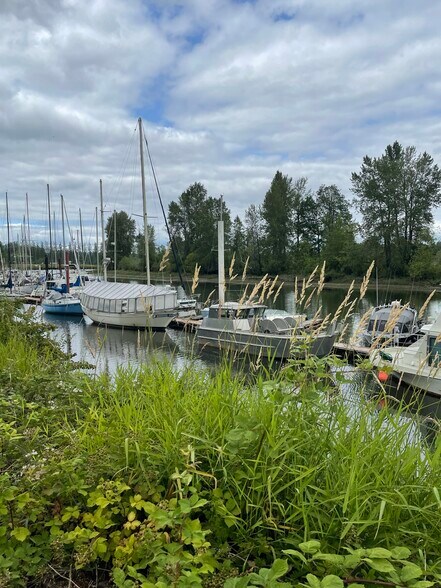More Photos Of 10474 Highway 30, Clatskanie Marina For Sale
