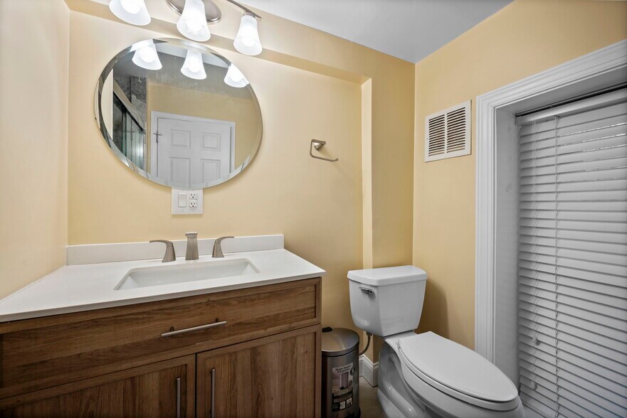 More Photos Of 338 N Charles St, Baltimore Storefront Retail Residential For Sale