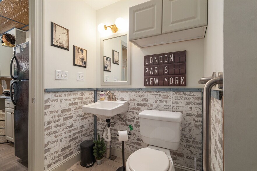 More Photos Of 140 Clinton St, Schenectady Storefront Retail Residential For Lease