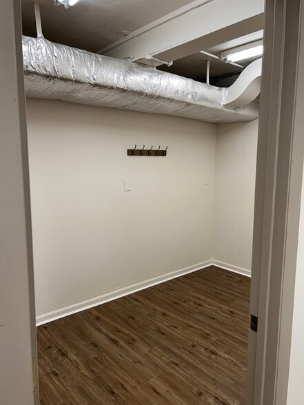 More Photos Of 1095 Hendersonville Rd, Asheville Office For Lease