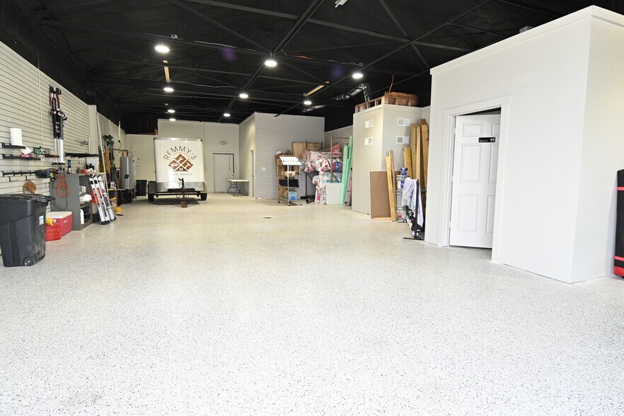 More Photos Of 1819 E Morgan St, Martinsville General Retail For Sale