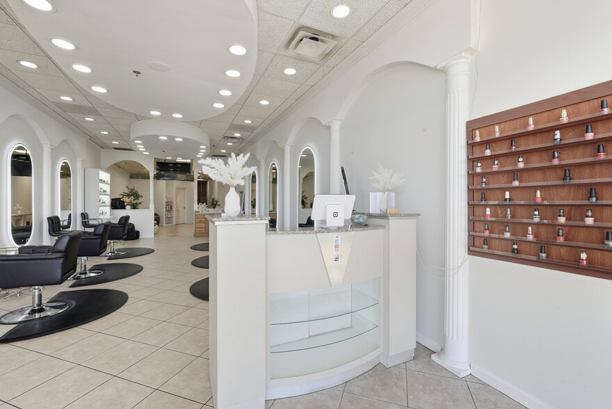 More Photos Of 9536 Liberia Ave, Manassas Supermarket For Lease