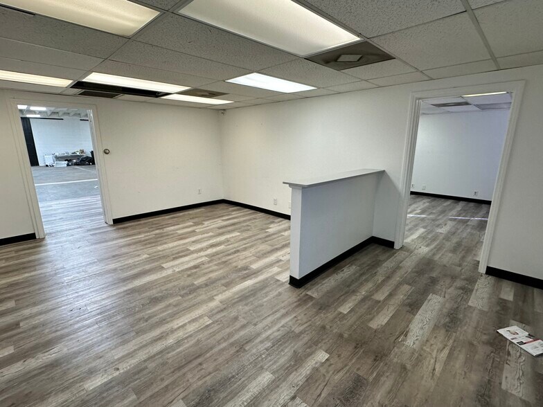 More Photos Of 921-923 Logan St, Santa Ana Office For Sale