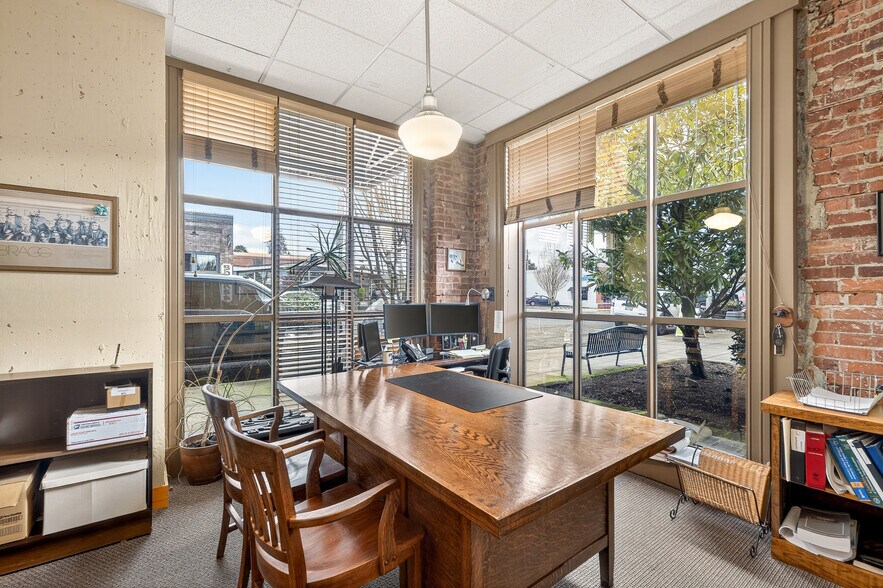 More Photos Of 700 E 1st St, Newberg Storefront Retail Residential For Sale