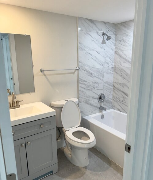 More Photos Of 1630 Redwood St, Sarasota Apartments For Sale