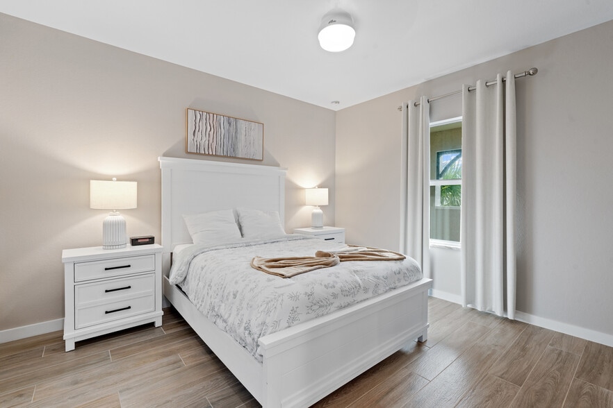 More Photos Of 5126 Coronado Pky, Cape Coral Apartments For Sale