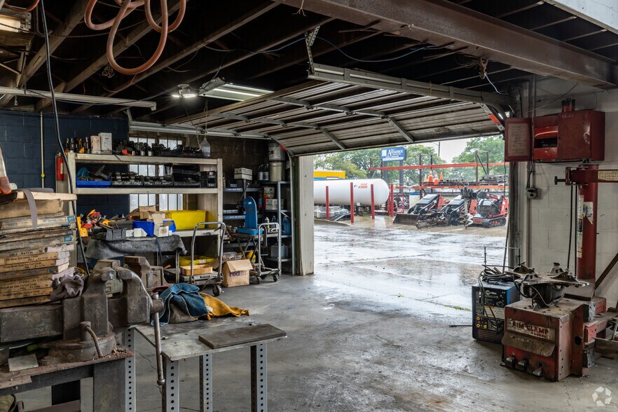 More Photos Of 49260 Van Dyke Ave, Shelby Township Warehouse For Sale