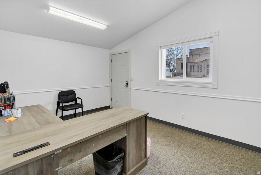 More Photos Of 46 S Center St, Elsinore Industrial For Sale