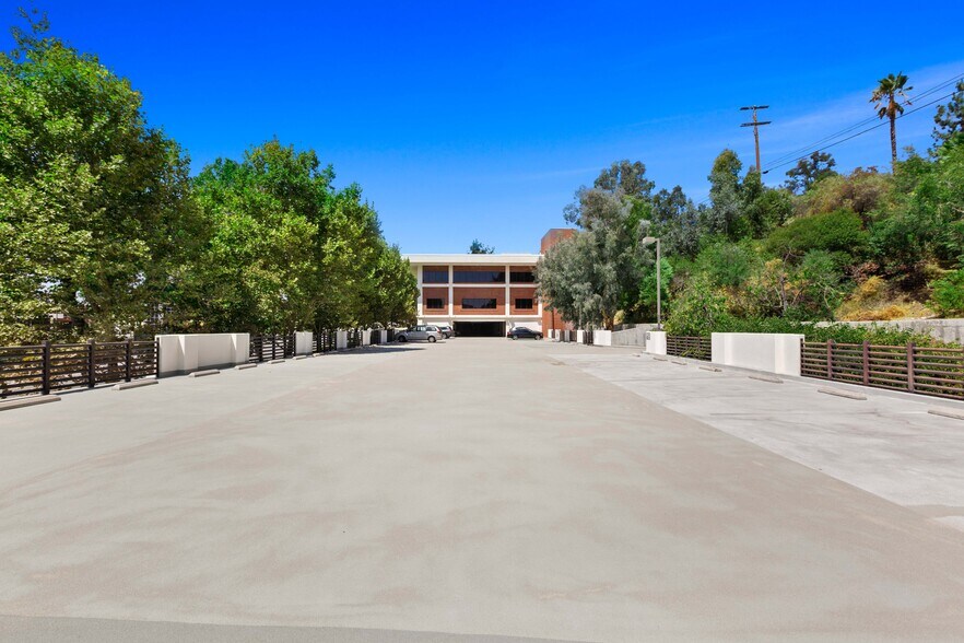 More Photos Of 600 N Rosemead Blvd, Pasadena Office For Lease
